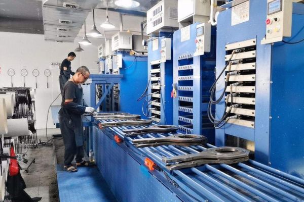 Équipement de fabrication avancée